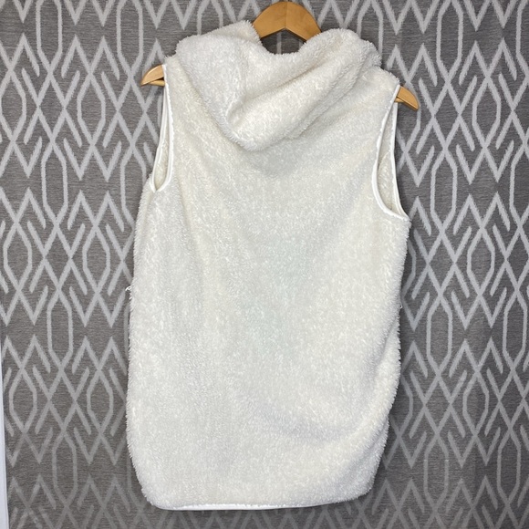 Caruso Caruso Open Front Fuzzy Fleece Hooded Vest w/ Pockets Cream Size: Small - Picture 2 of 5